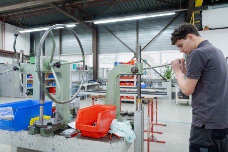 Mechanische Bauteile für Förderbänder und Transfersysteme, Montech AG
