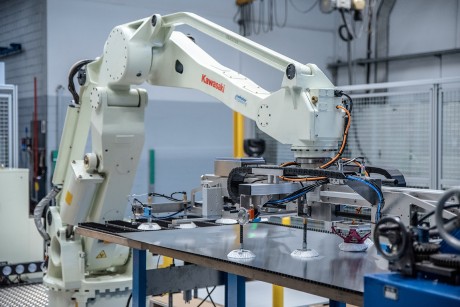 Roboter Blechbearbeitung Bürsten