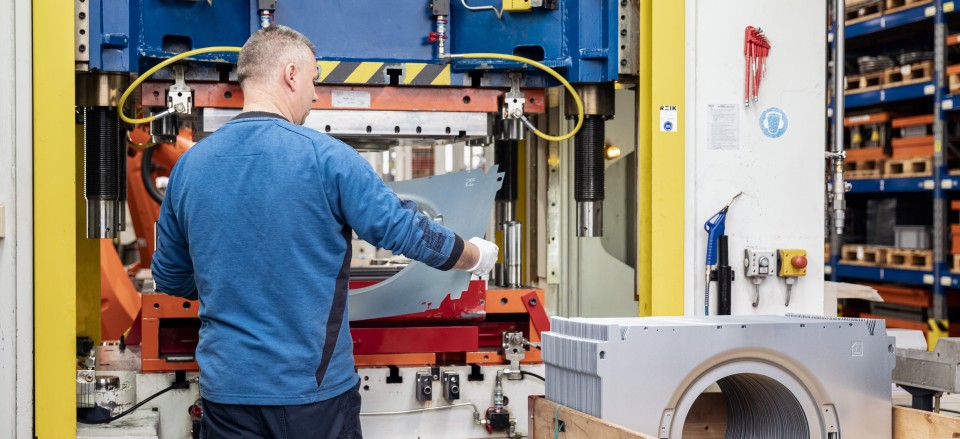 Schulthess Produktion AG Bleche Mechanische Bauteile Halbzeug